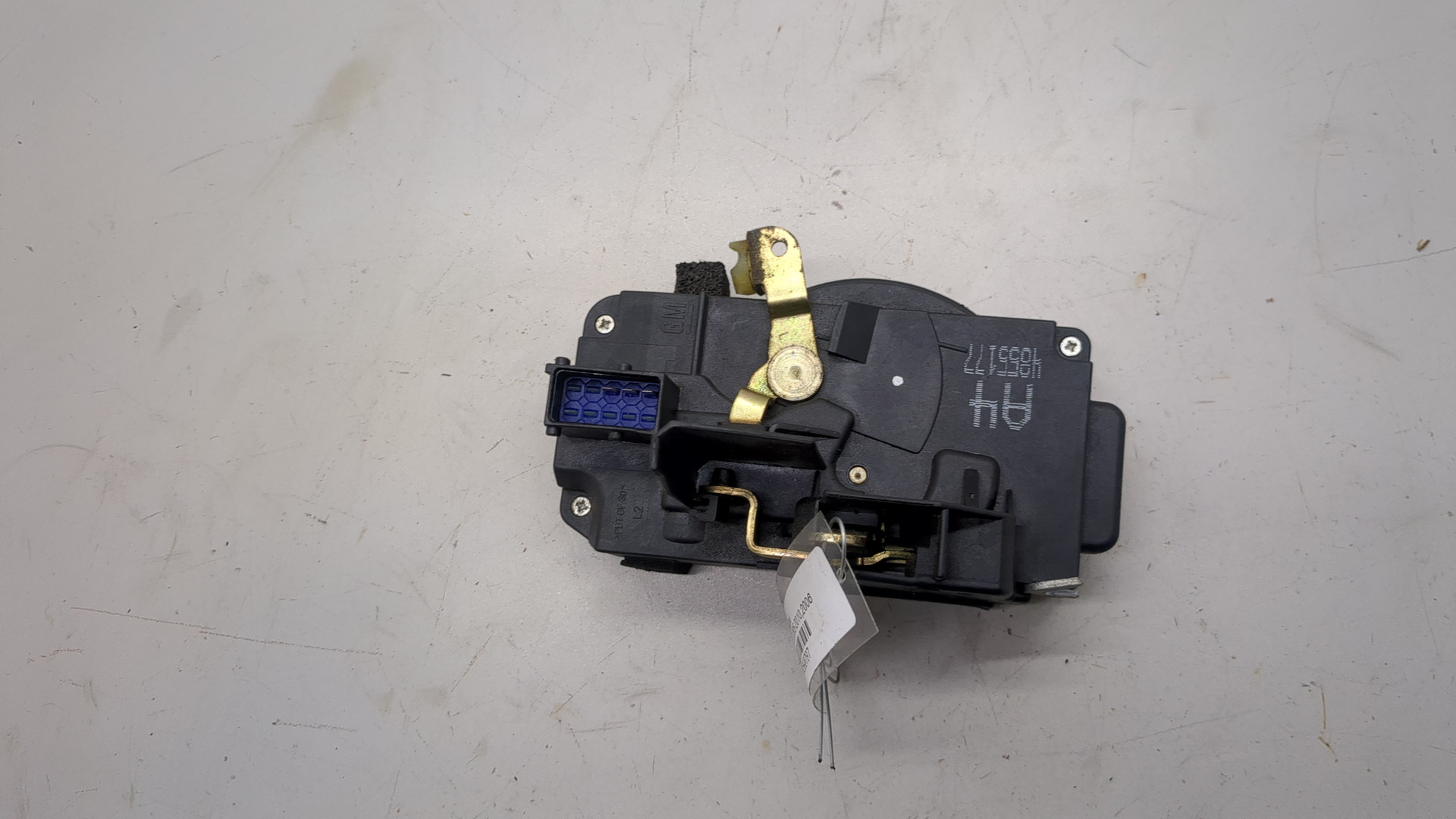 Замок двери передней левой