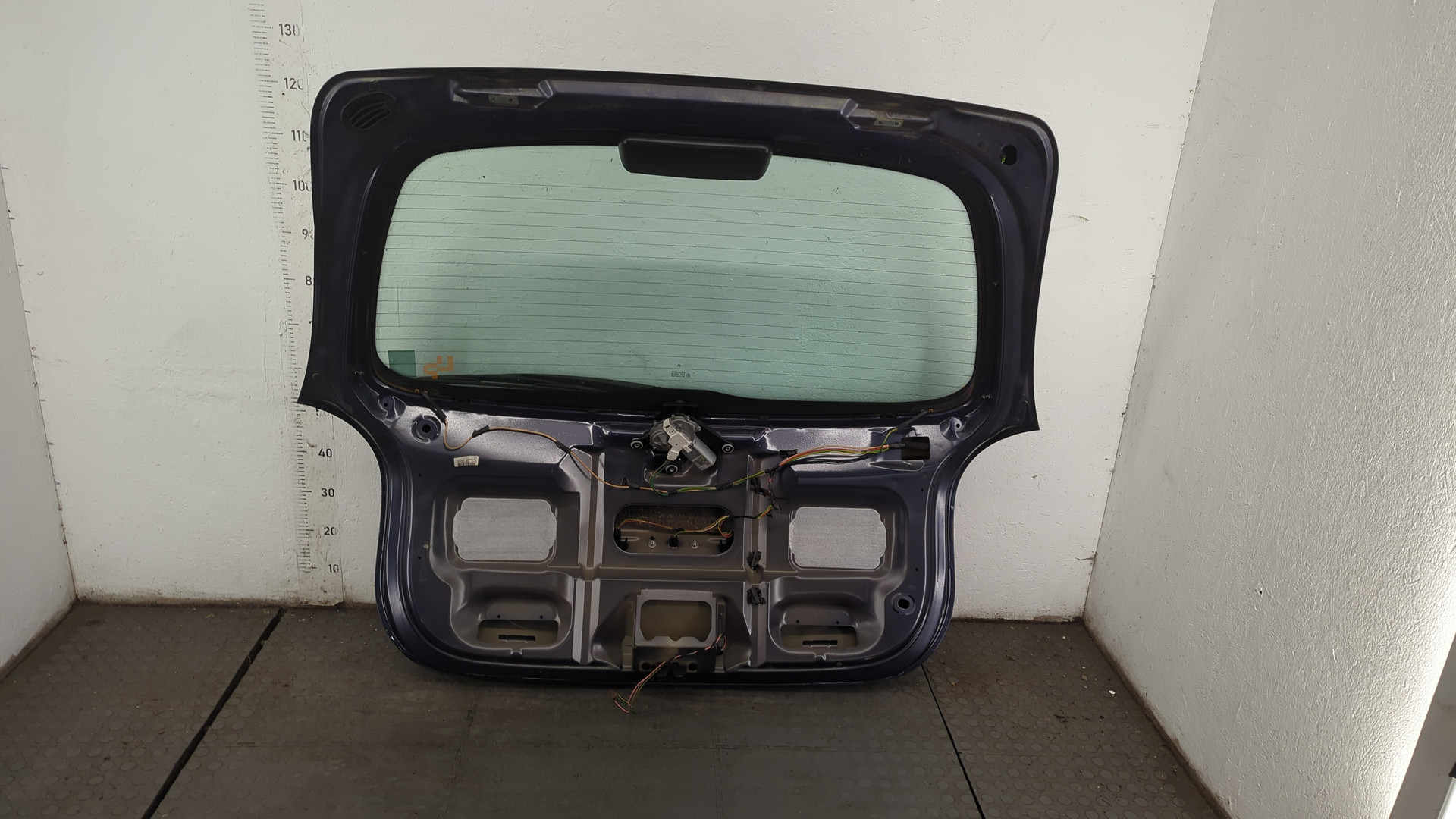 Дверь багажника