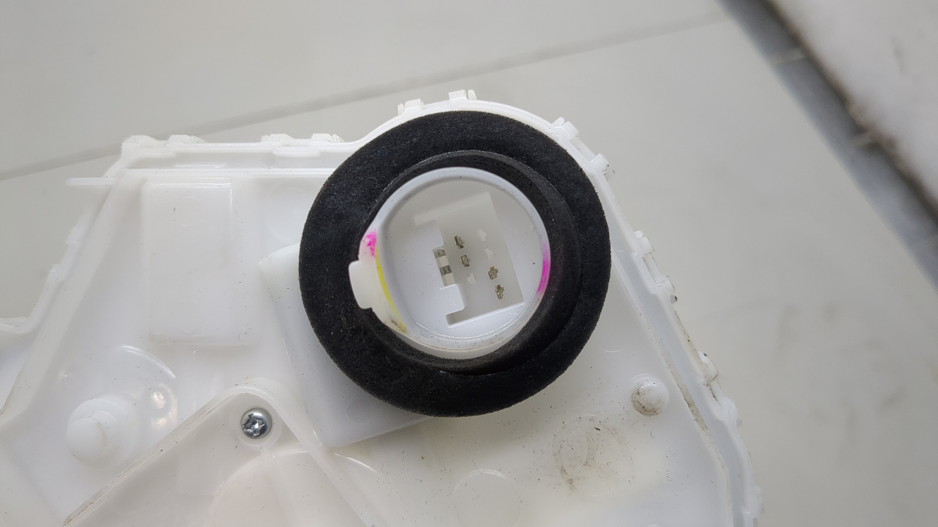 Замок двери задней правой