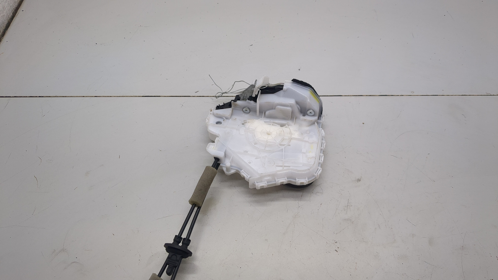 Замок двери задней правой