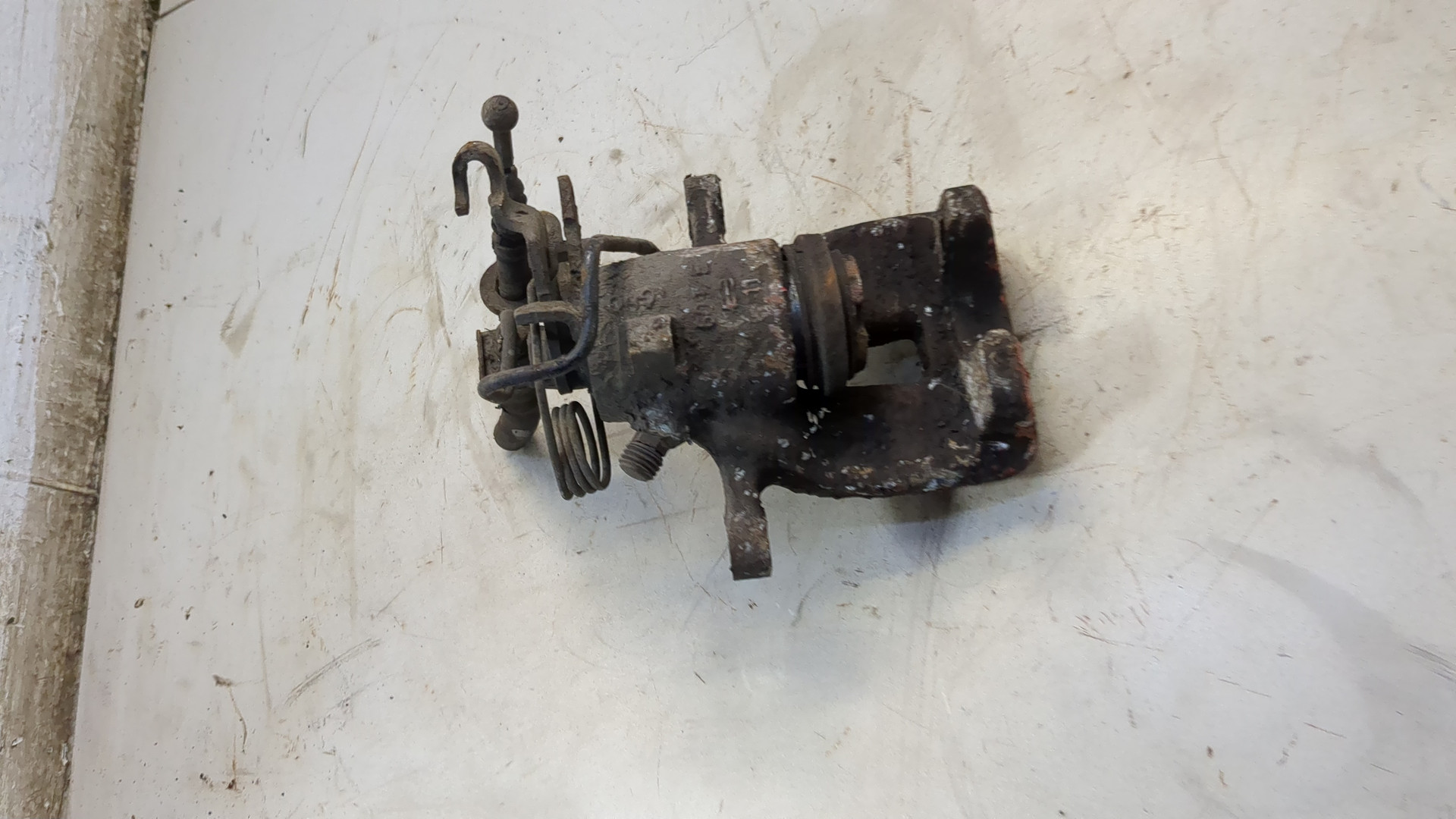 Суппорт задний левый