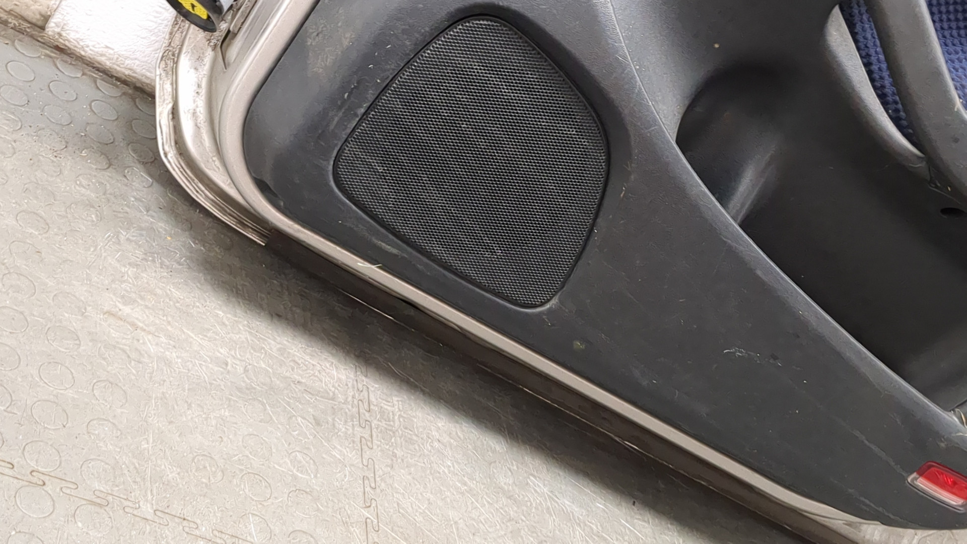 Дверь передняя правая