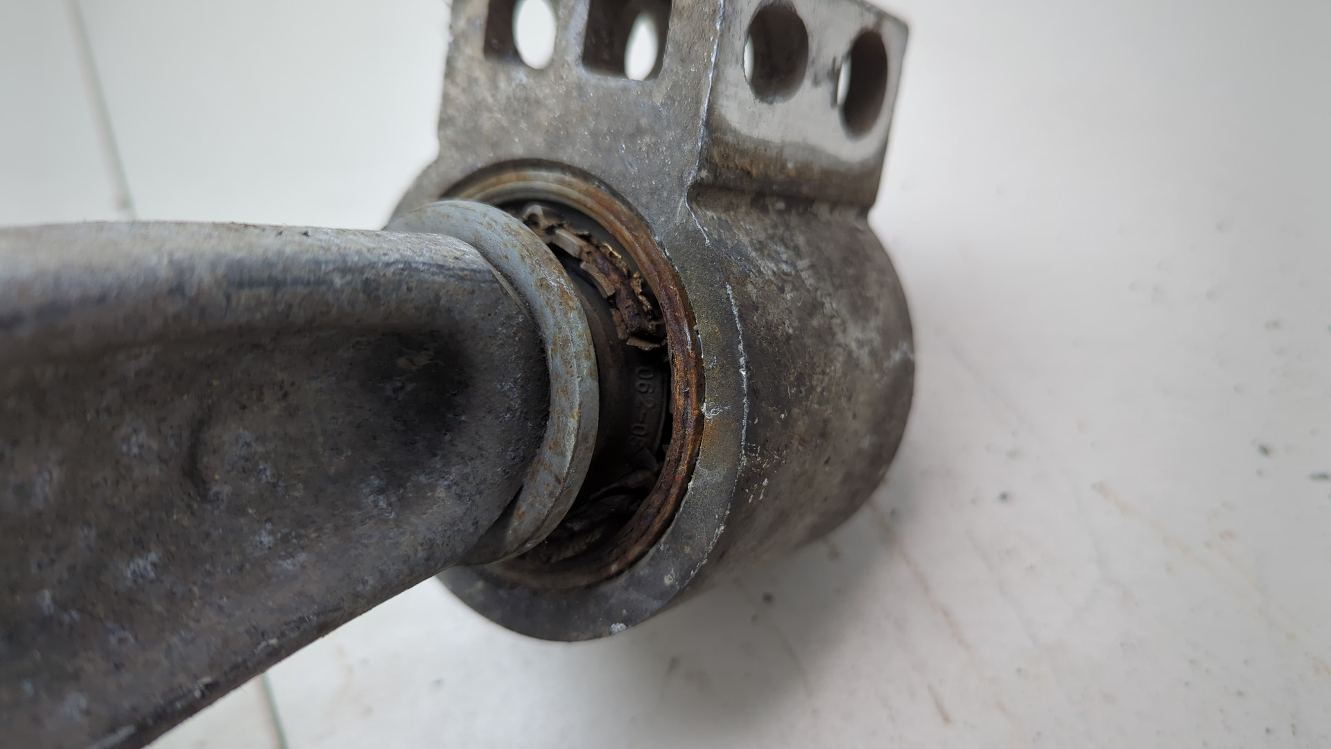 Рычаг передний правый