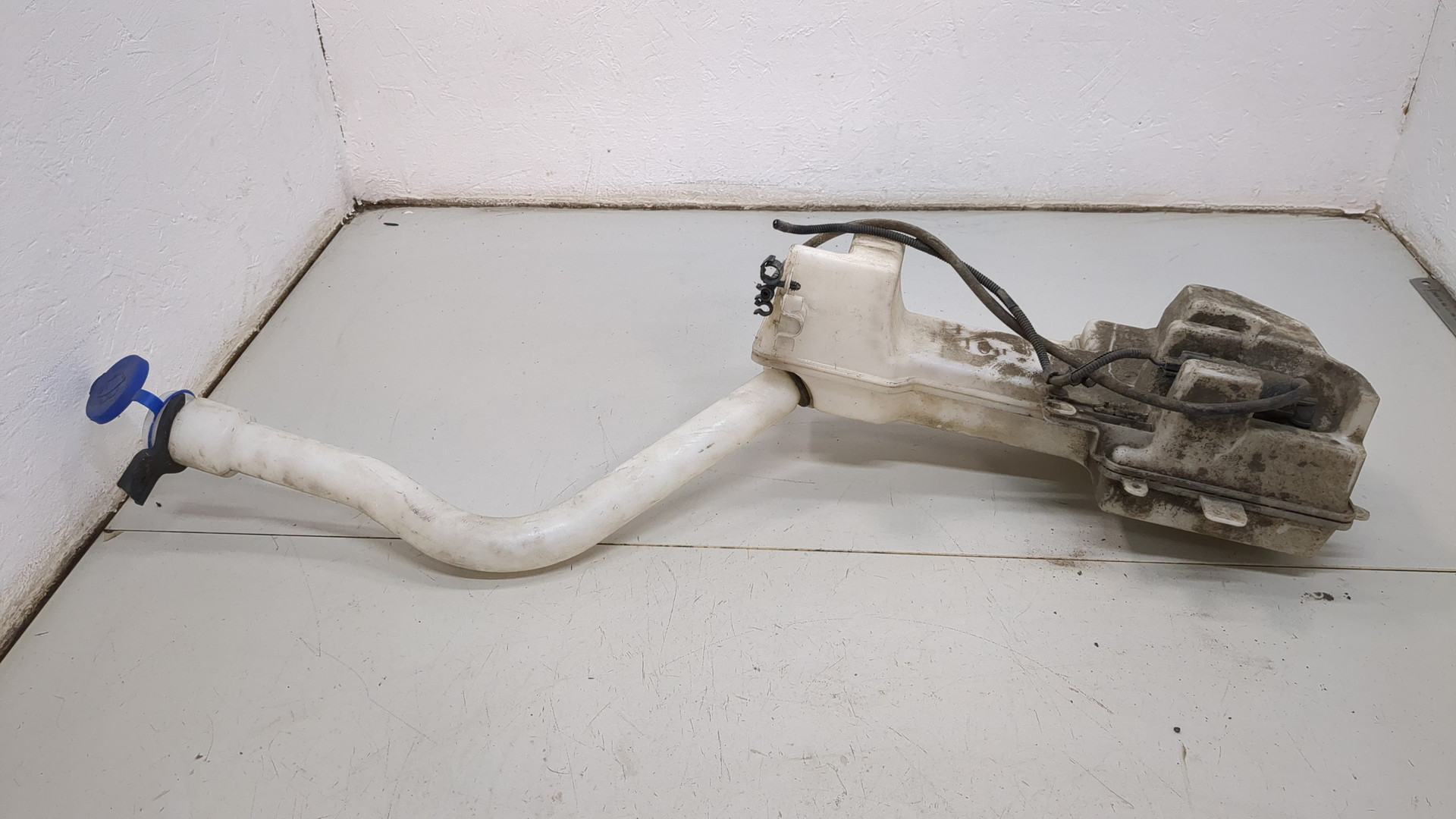 Бачок омывателя лобового стекла