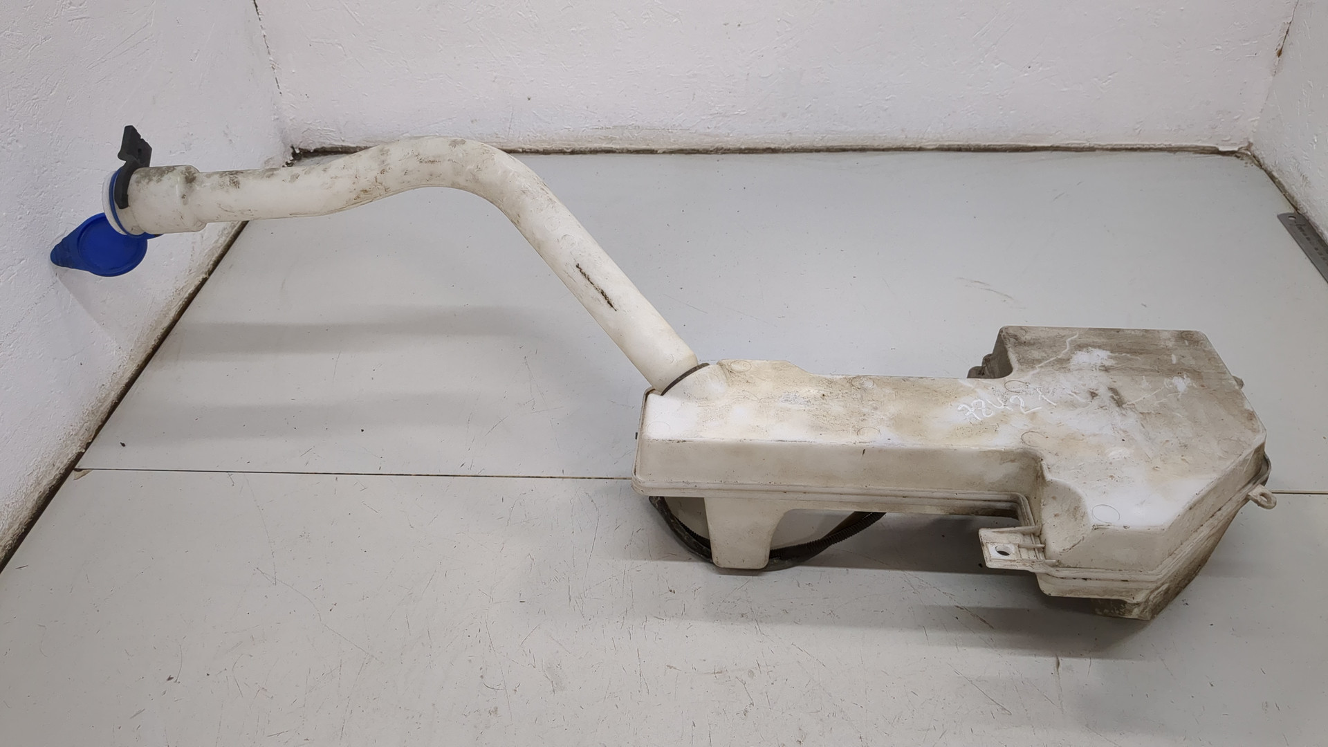 Бачок омывателя лобового стекла