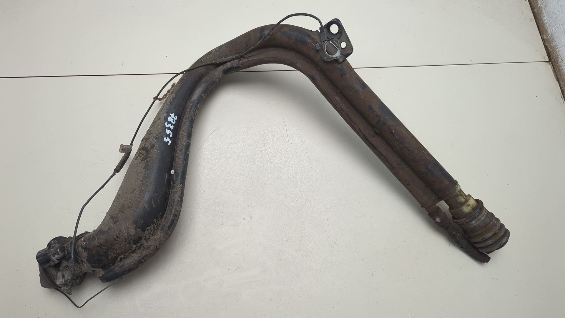 Горловина топливного бака