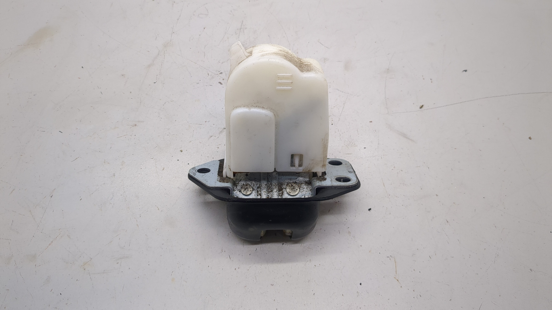 Замок багажника