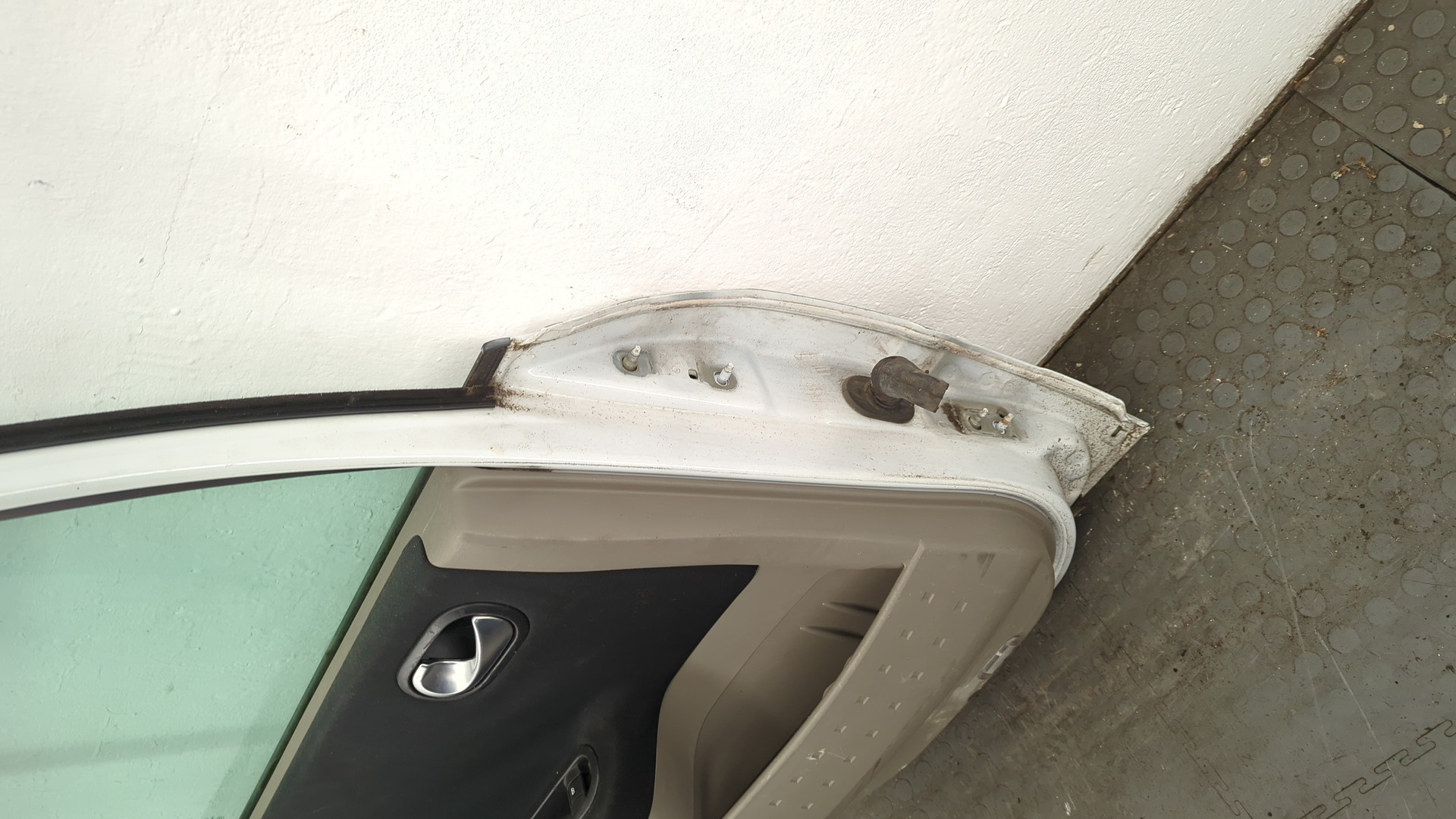 Дверь задняя левая