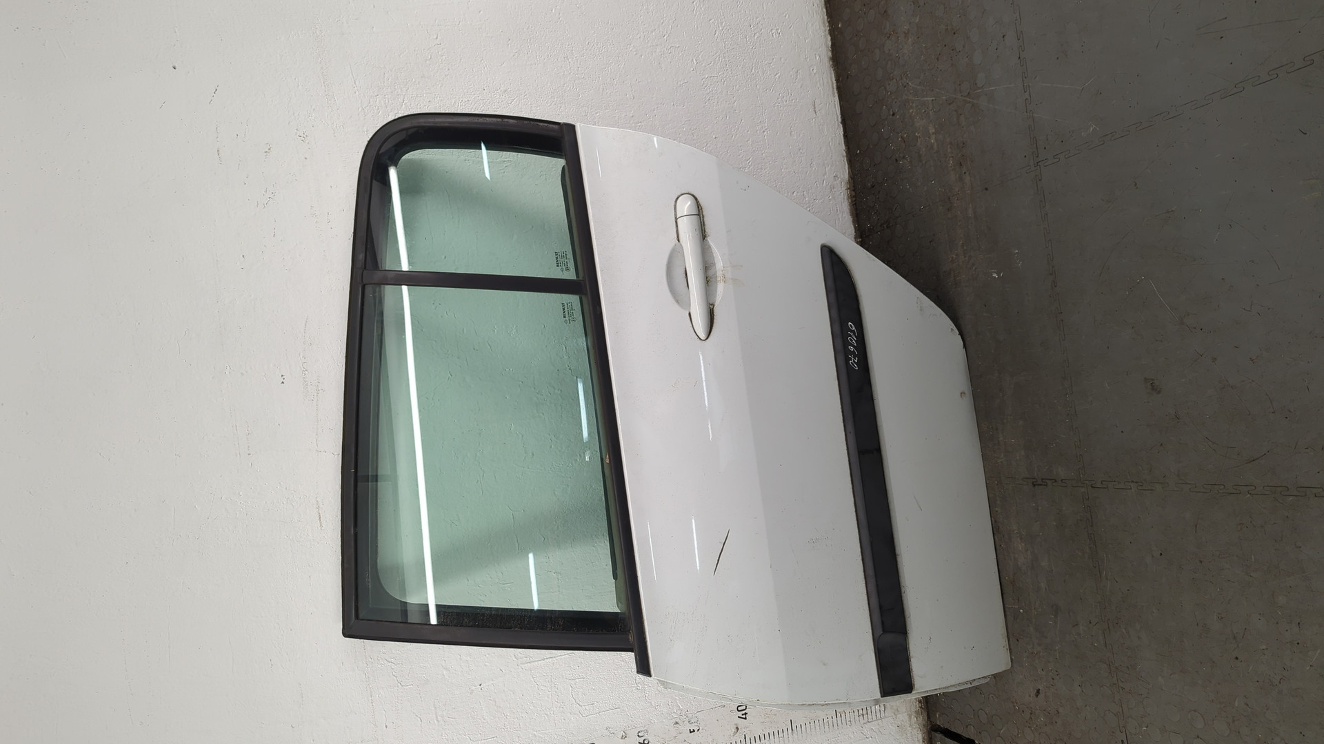 Дверь задняя левая