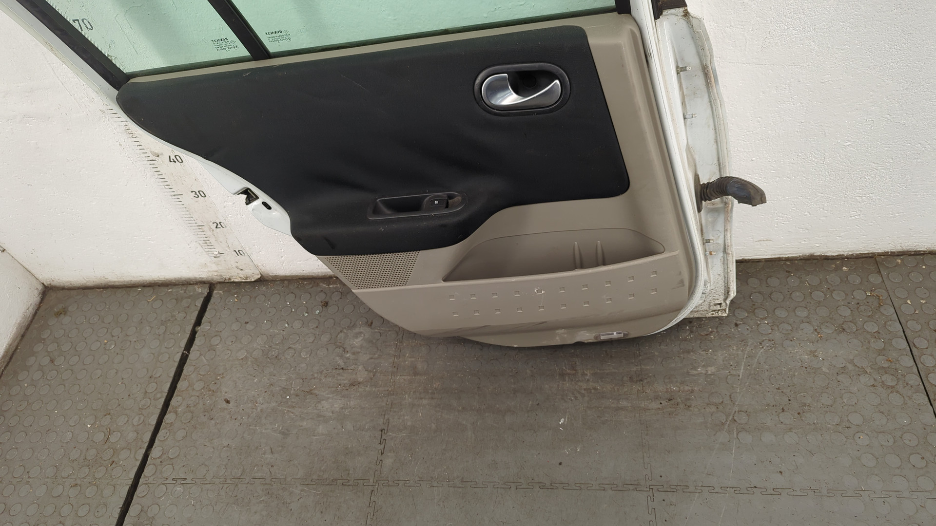 Дверь задняя левая