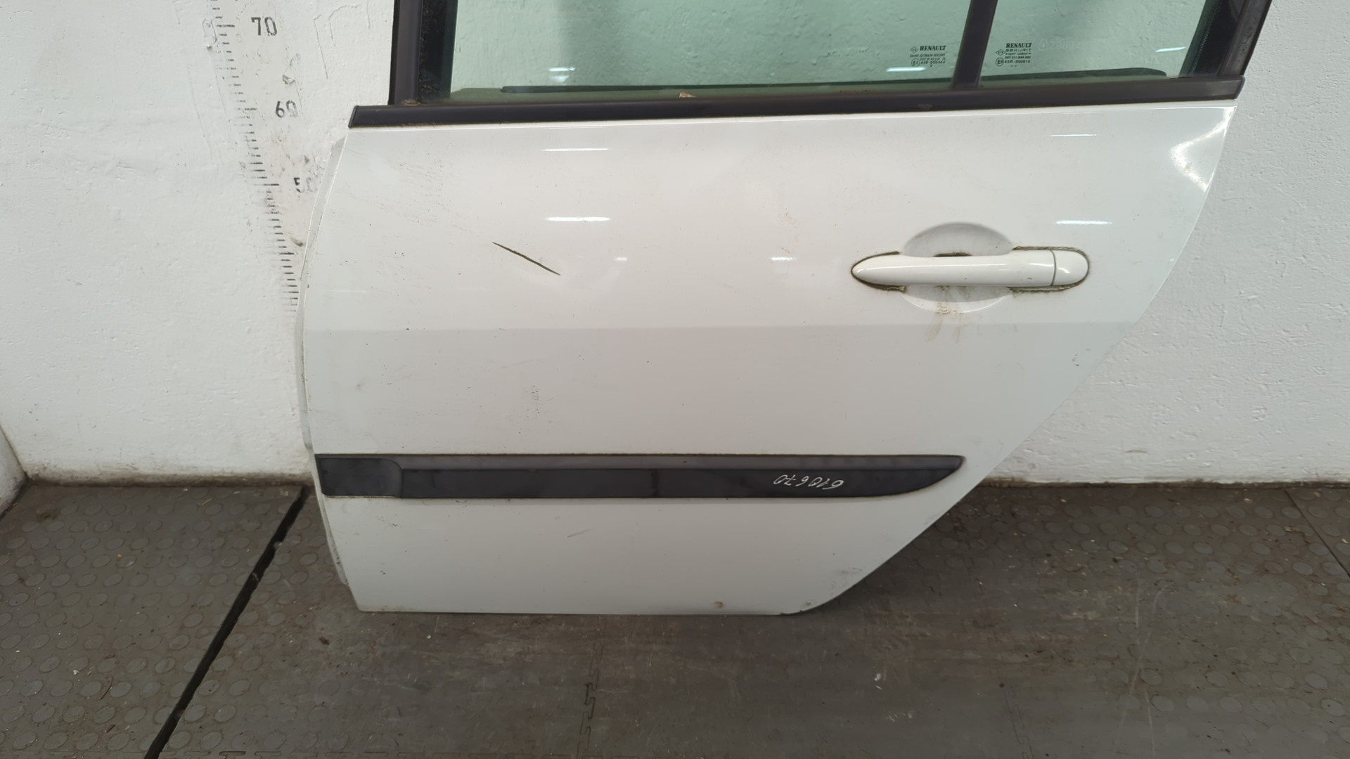 Дверь задняя левая