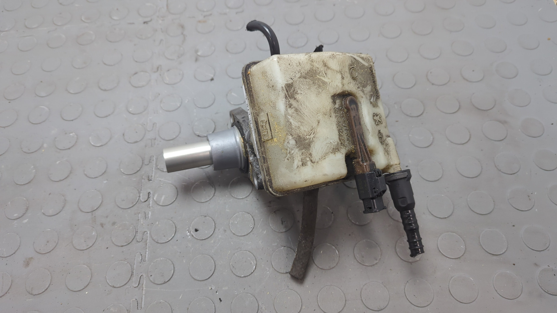 Цилиндр тормозной главный