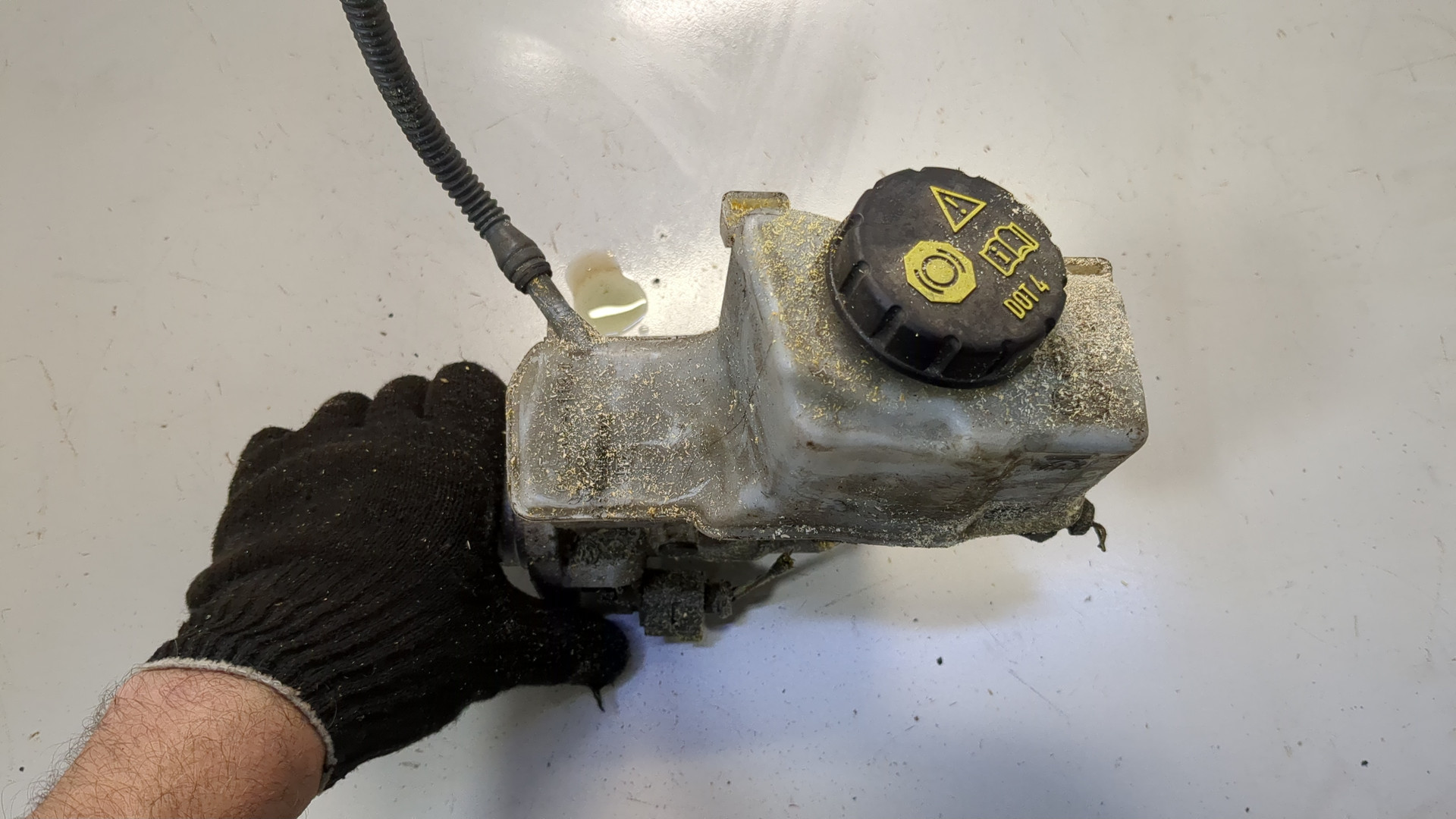 Цилиндр тормозной главный