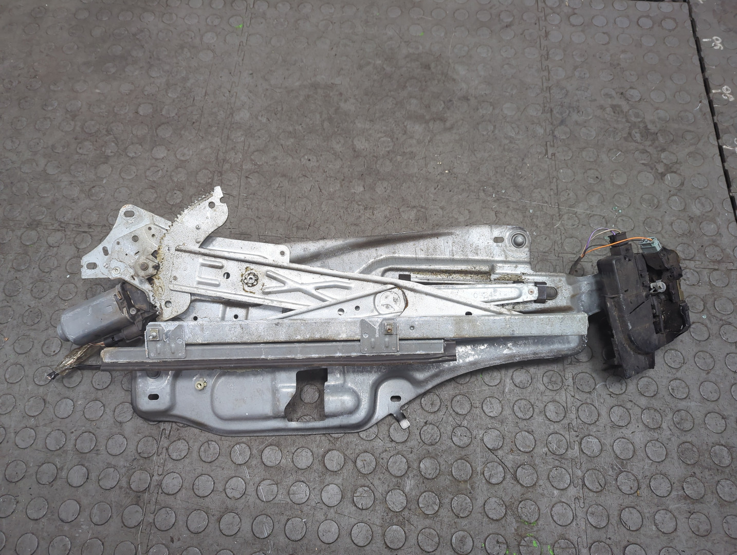 Стеклоподъемник электр. передний правый