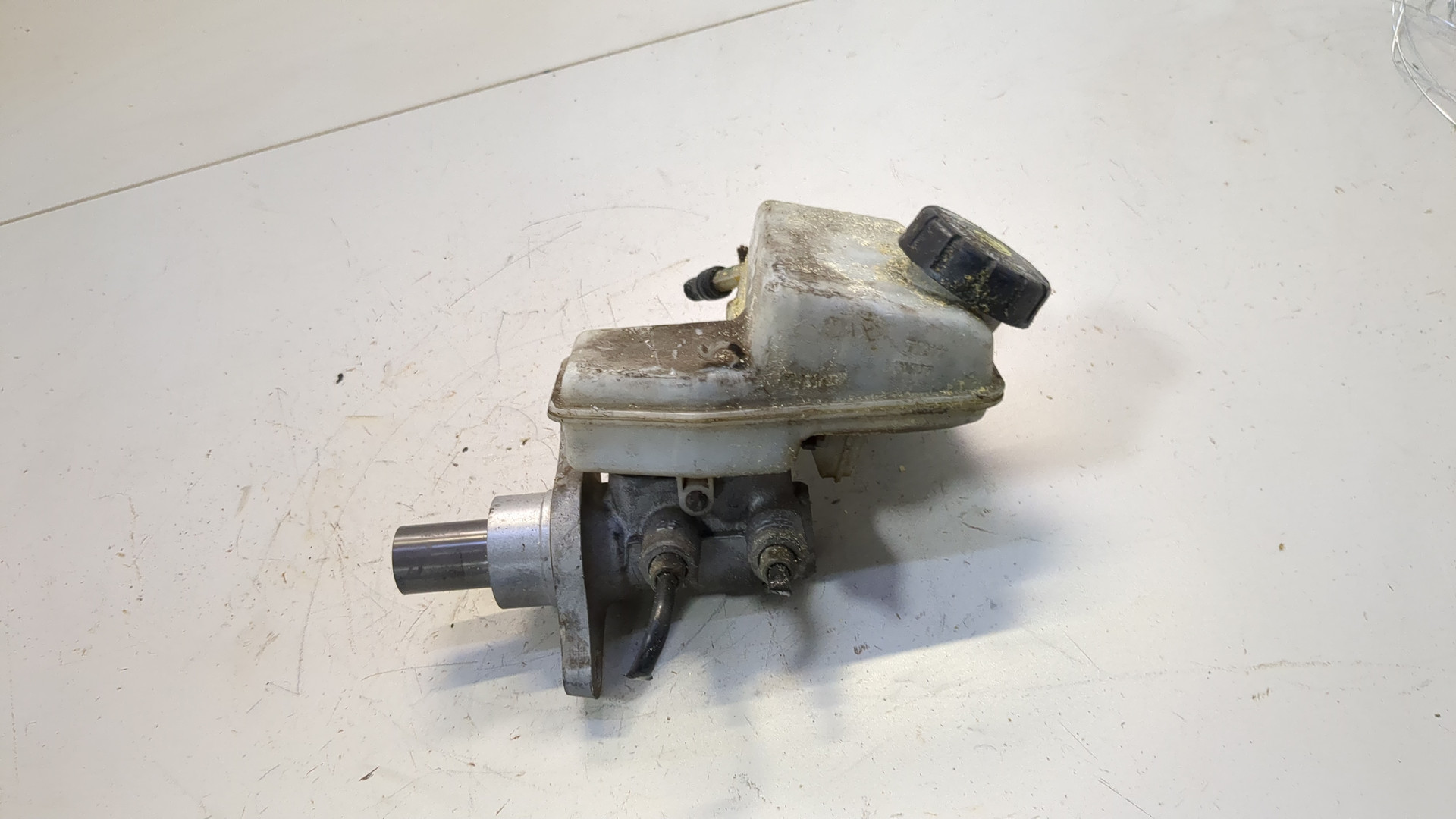 Цилиндр тормозной главный