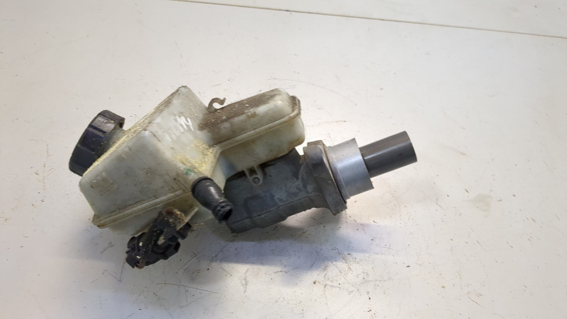 Цилиндр тормозной главный