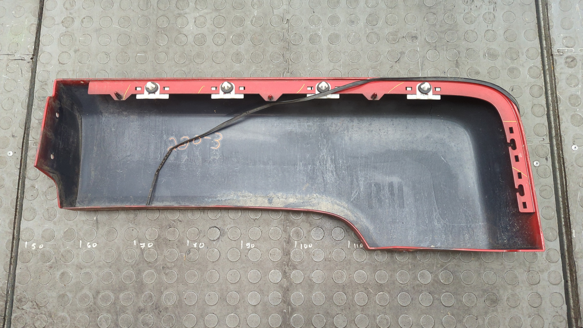 Молдинг заднего крыла правого