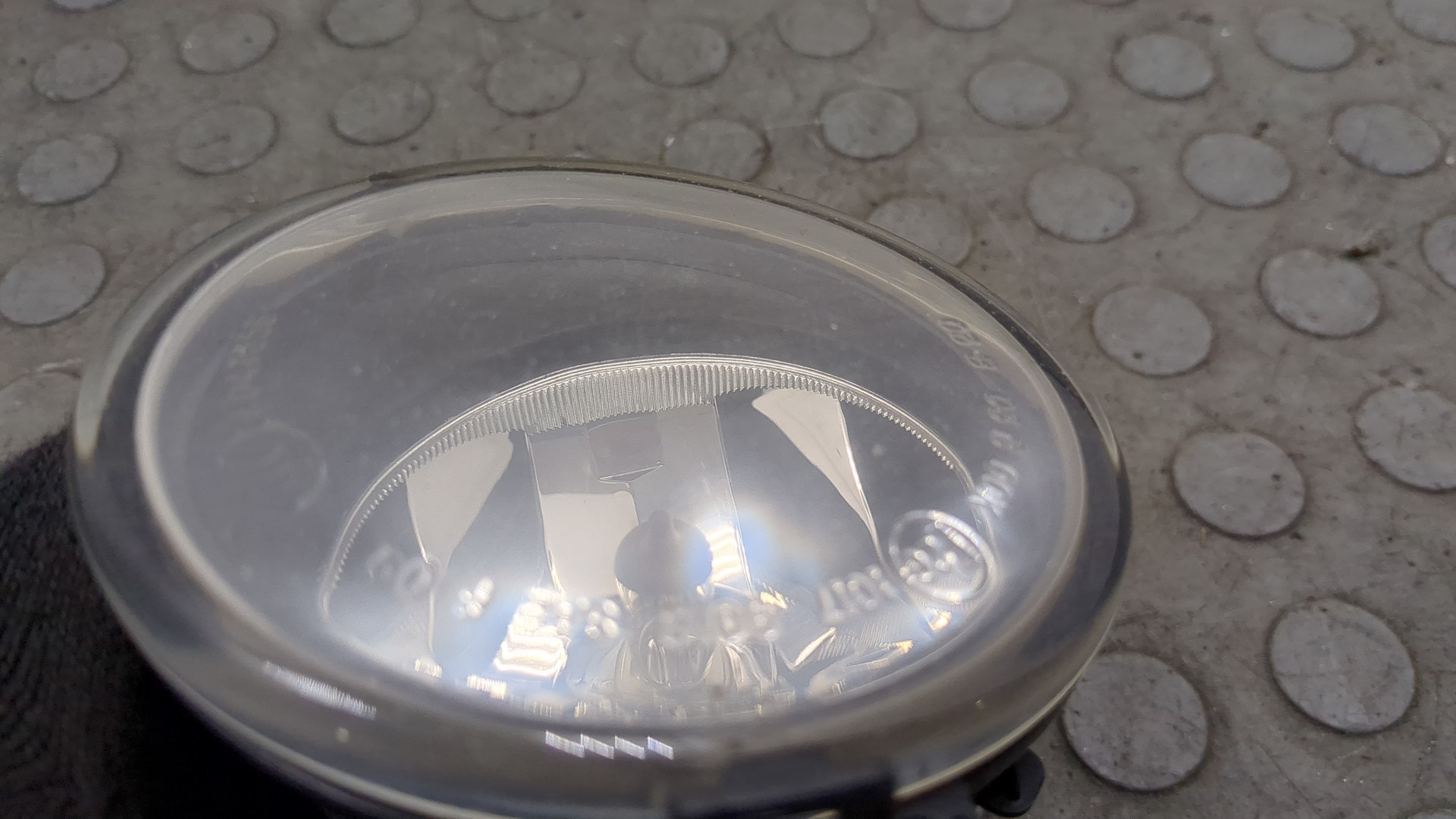 Фара противотуманная правая