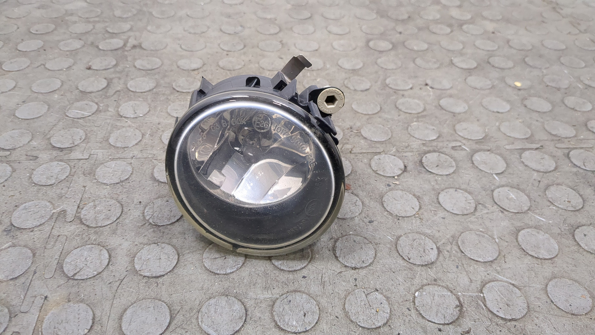 Фара противотуманная правая