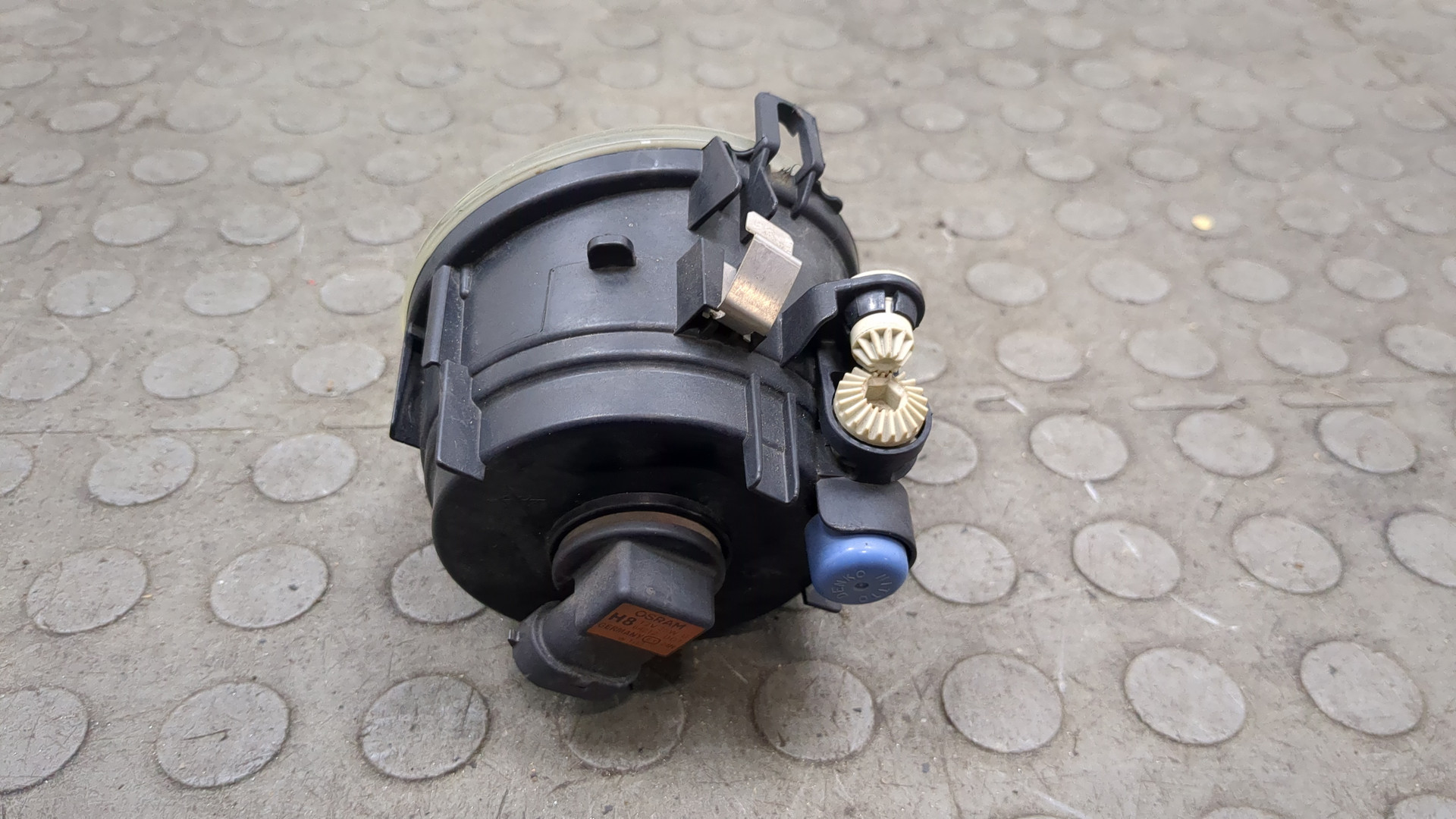 Фара противотуманная левая