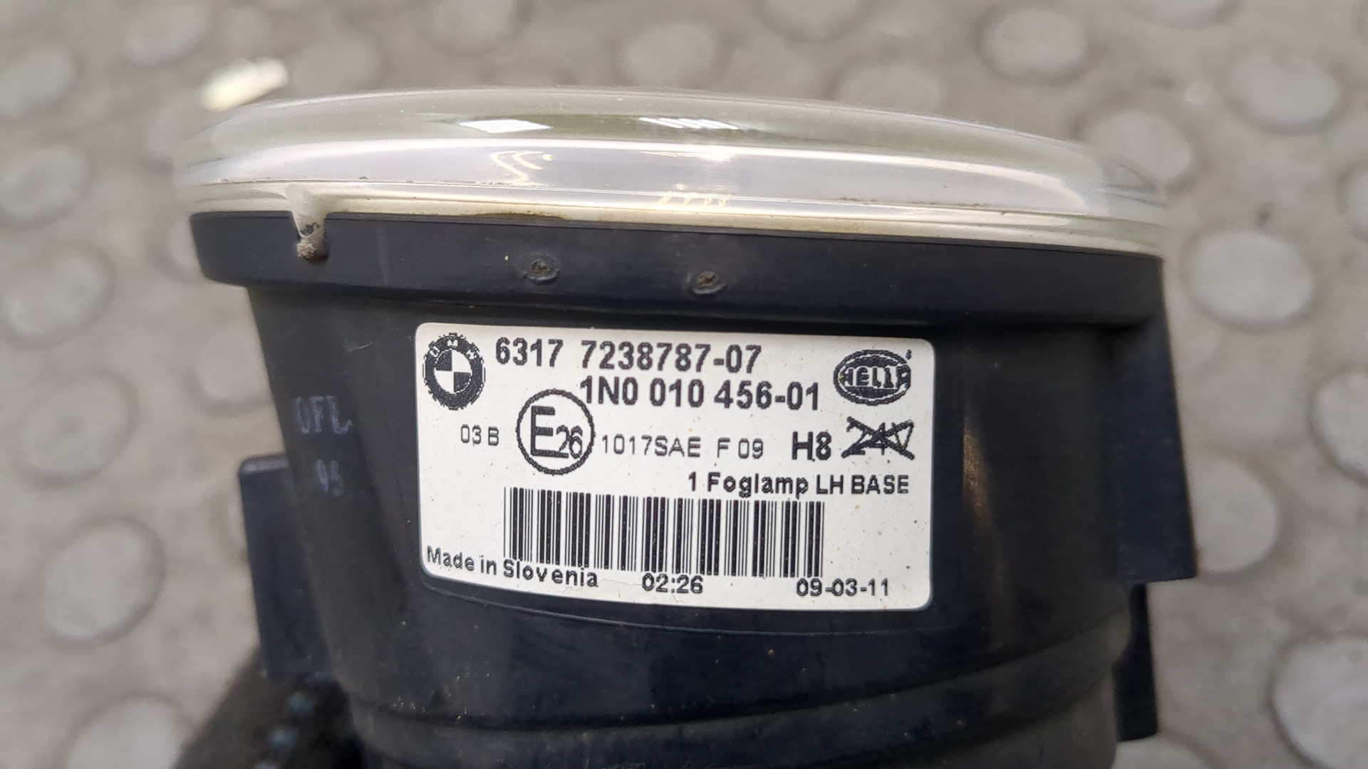 Фара противотуманная левая