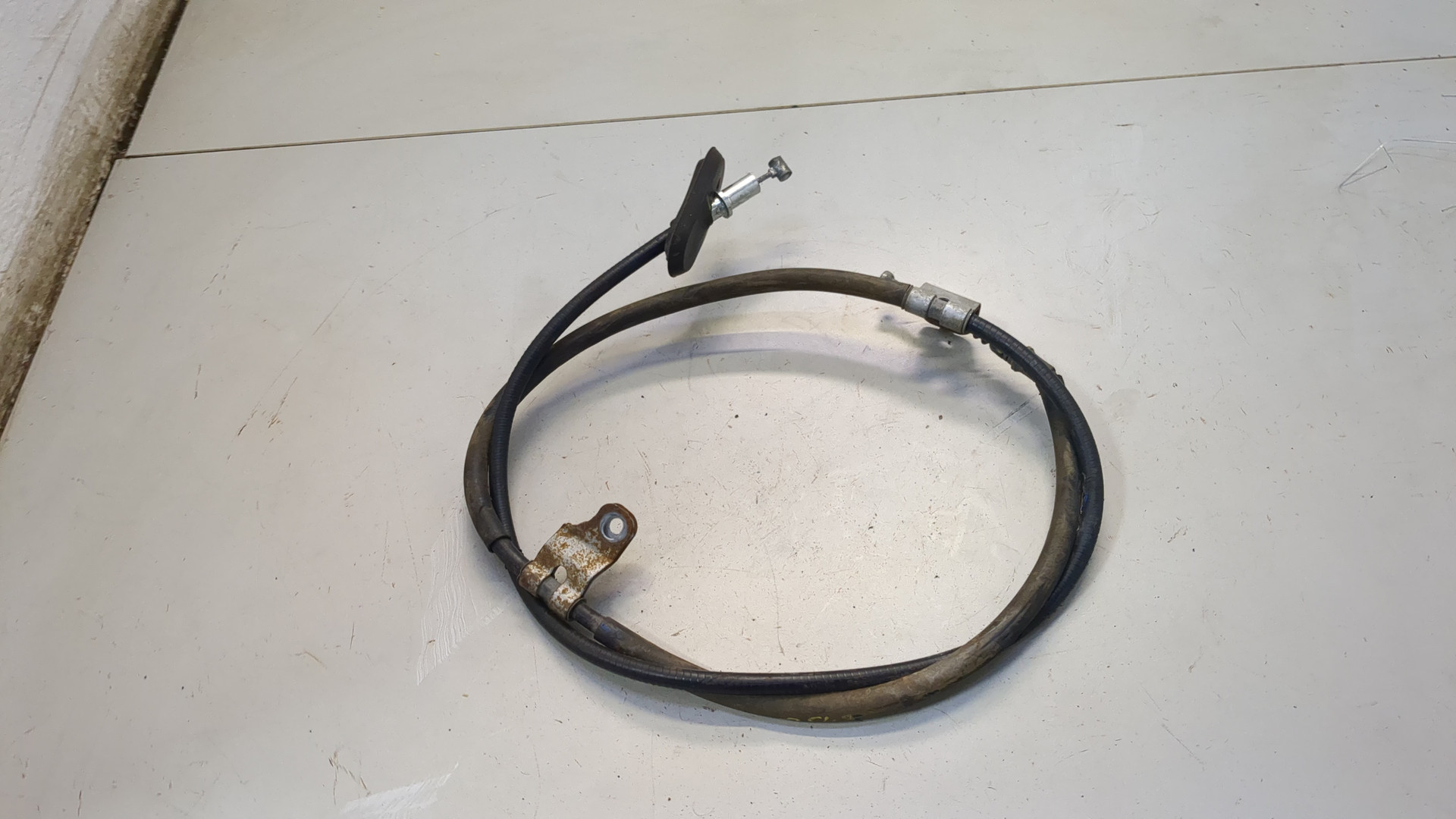 Трос стояночного тормоза