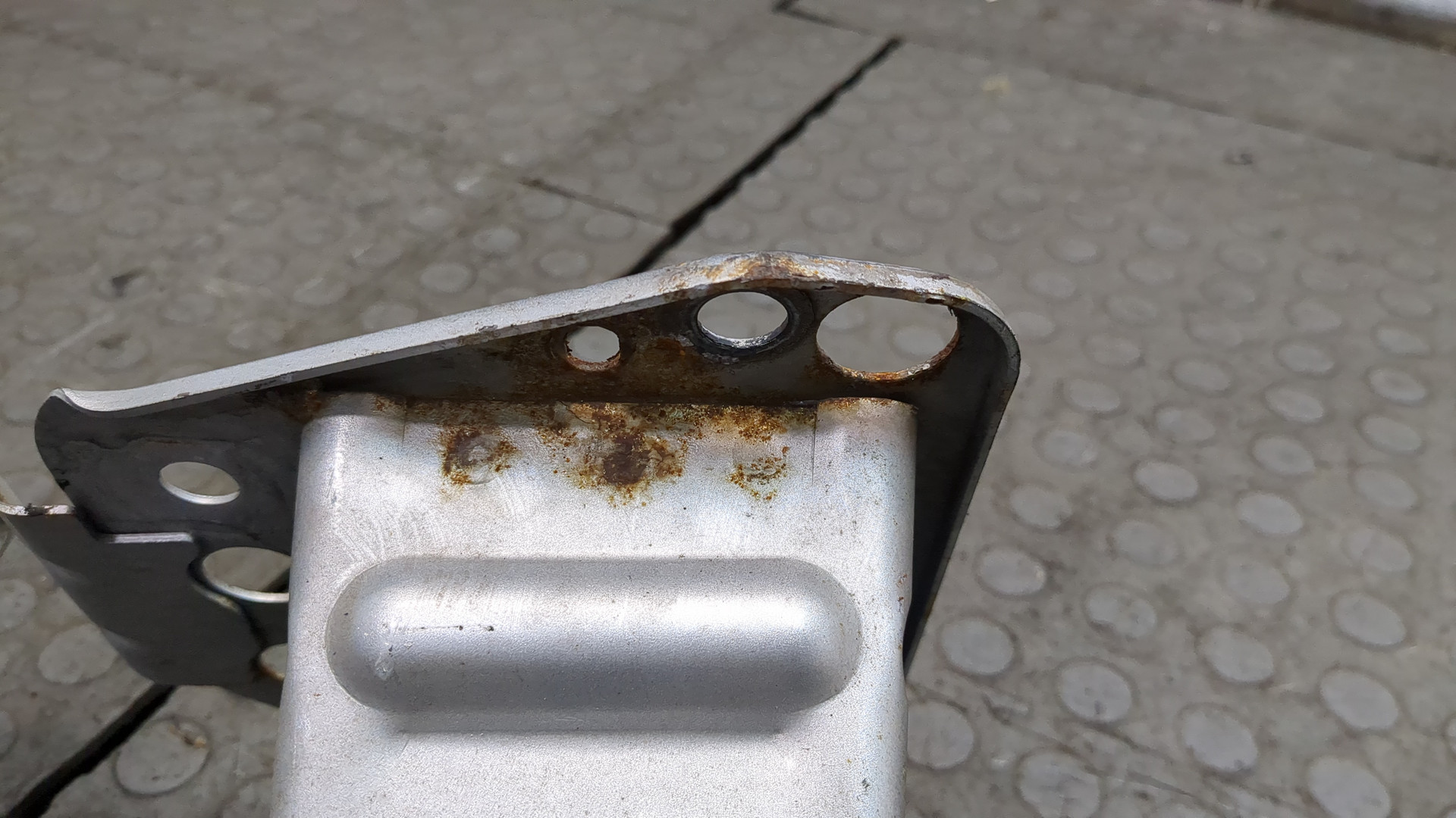 Усилитель переднего бампера