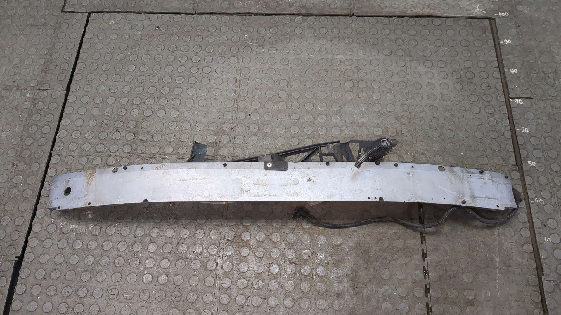 Усилитель переднего бампера