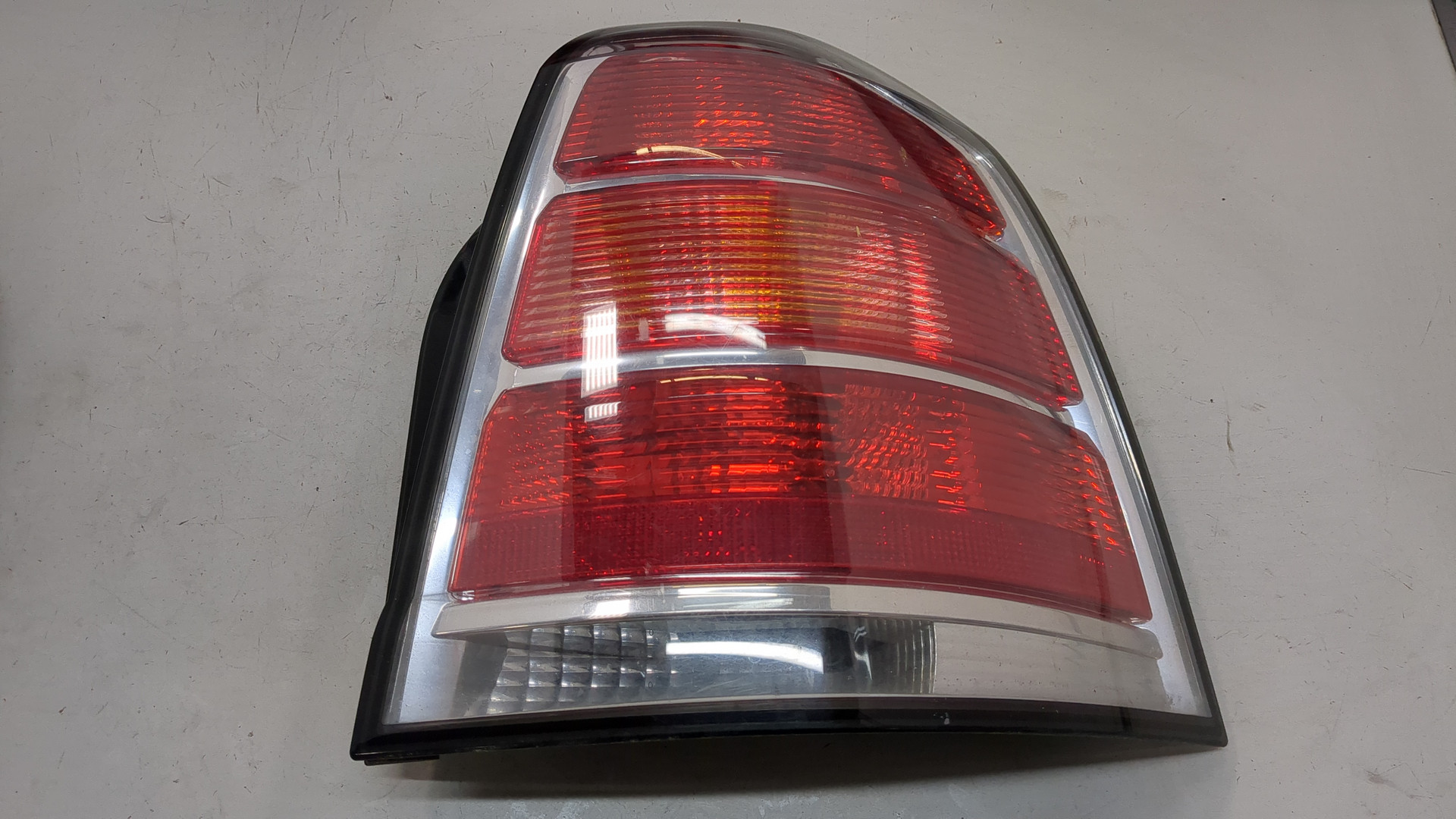 Фонарь задний правый