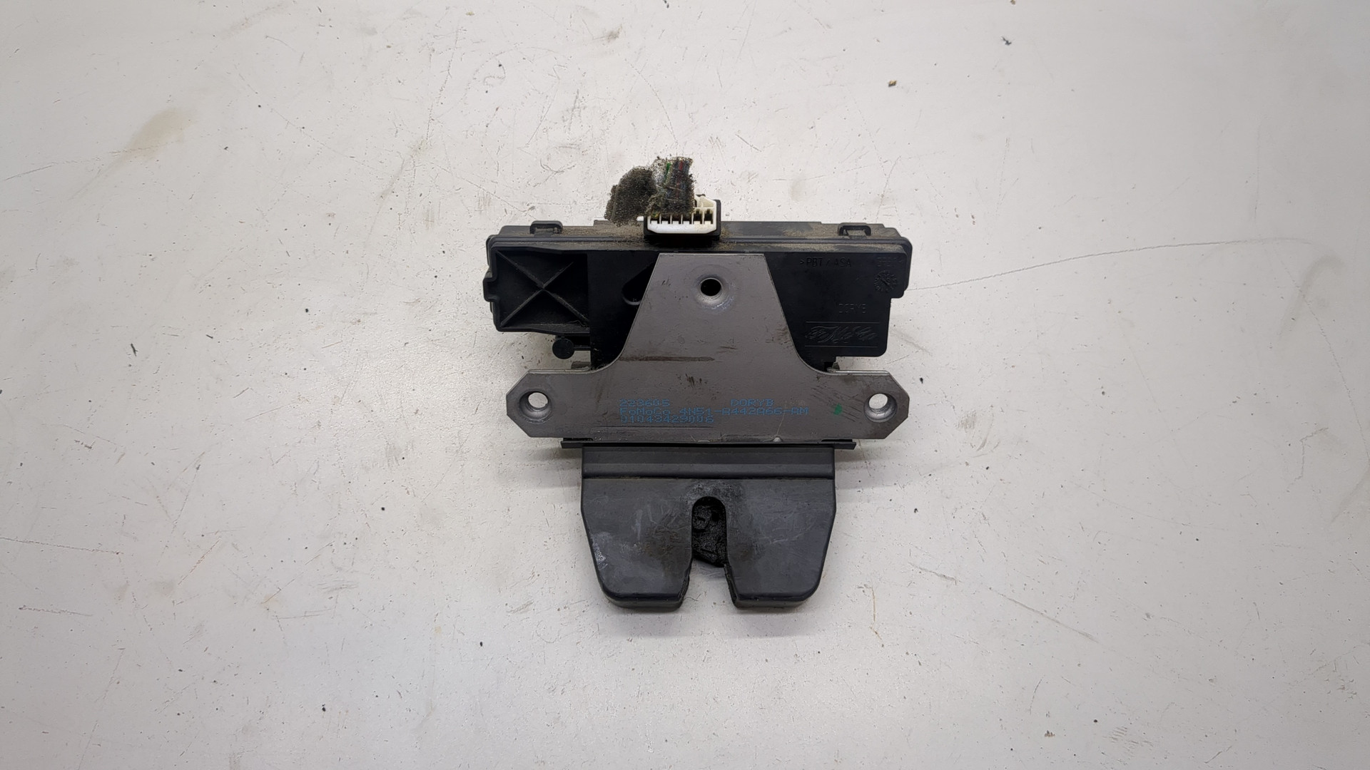 Замок багажника