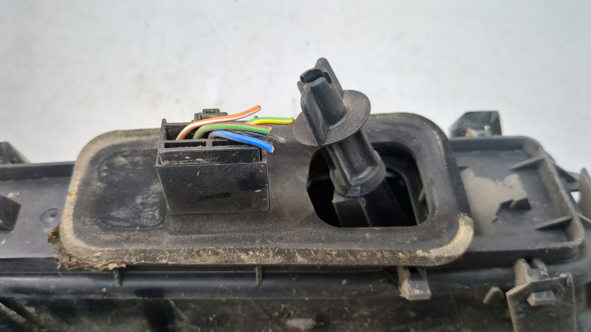 Фонарь задний левый