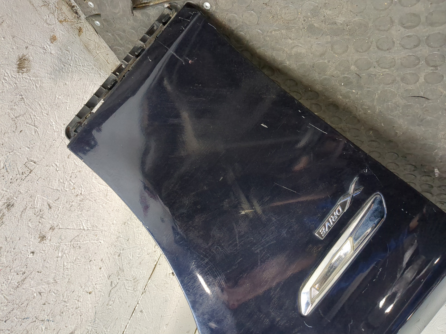 Крыло переднее правое