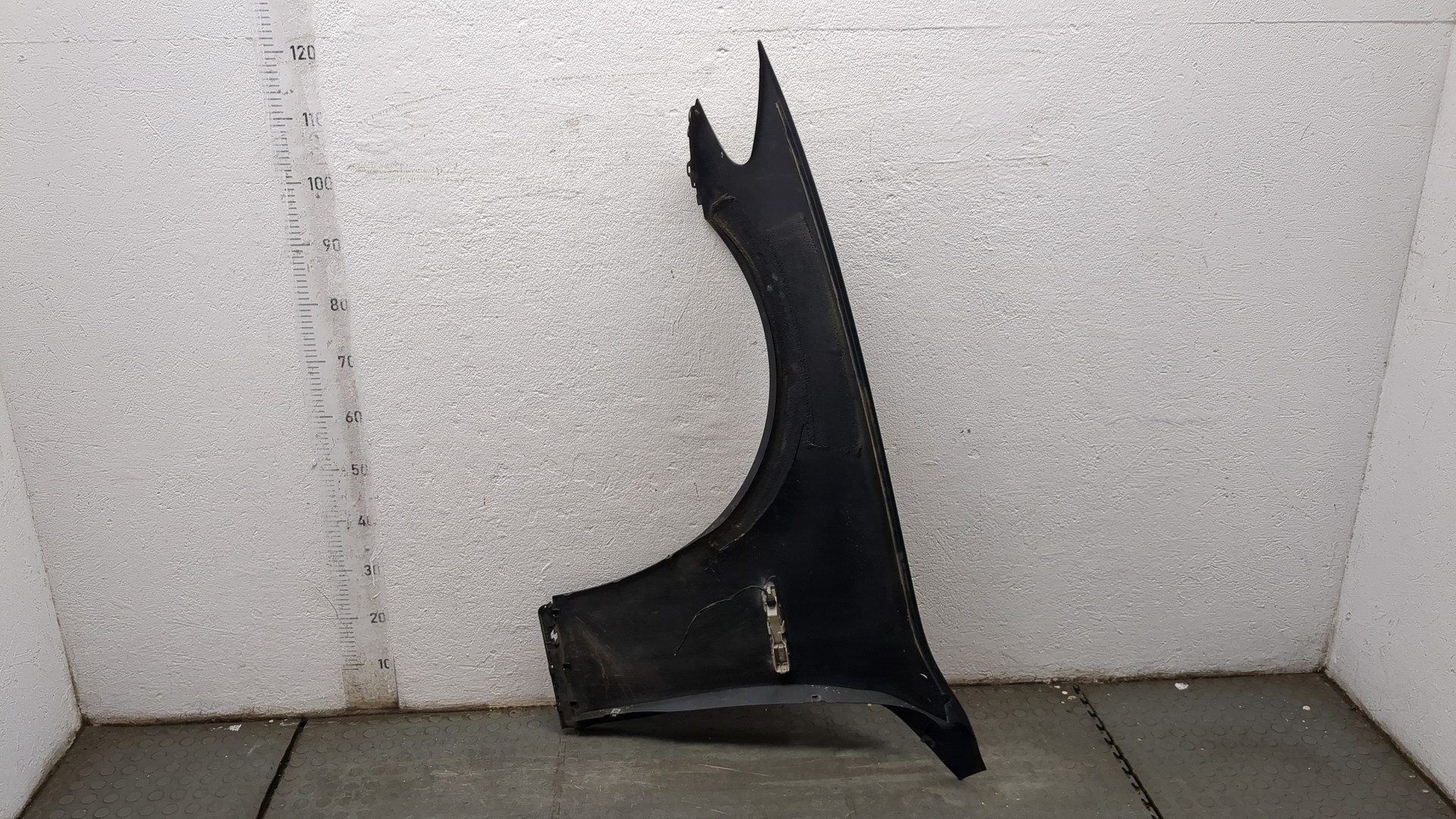 Крыло переднее правое