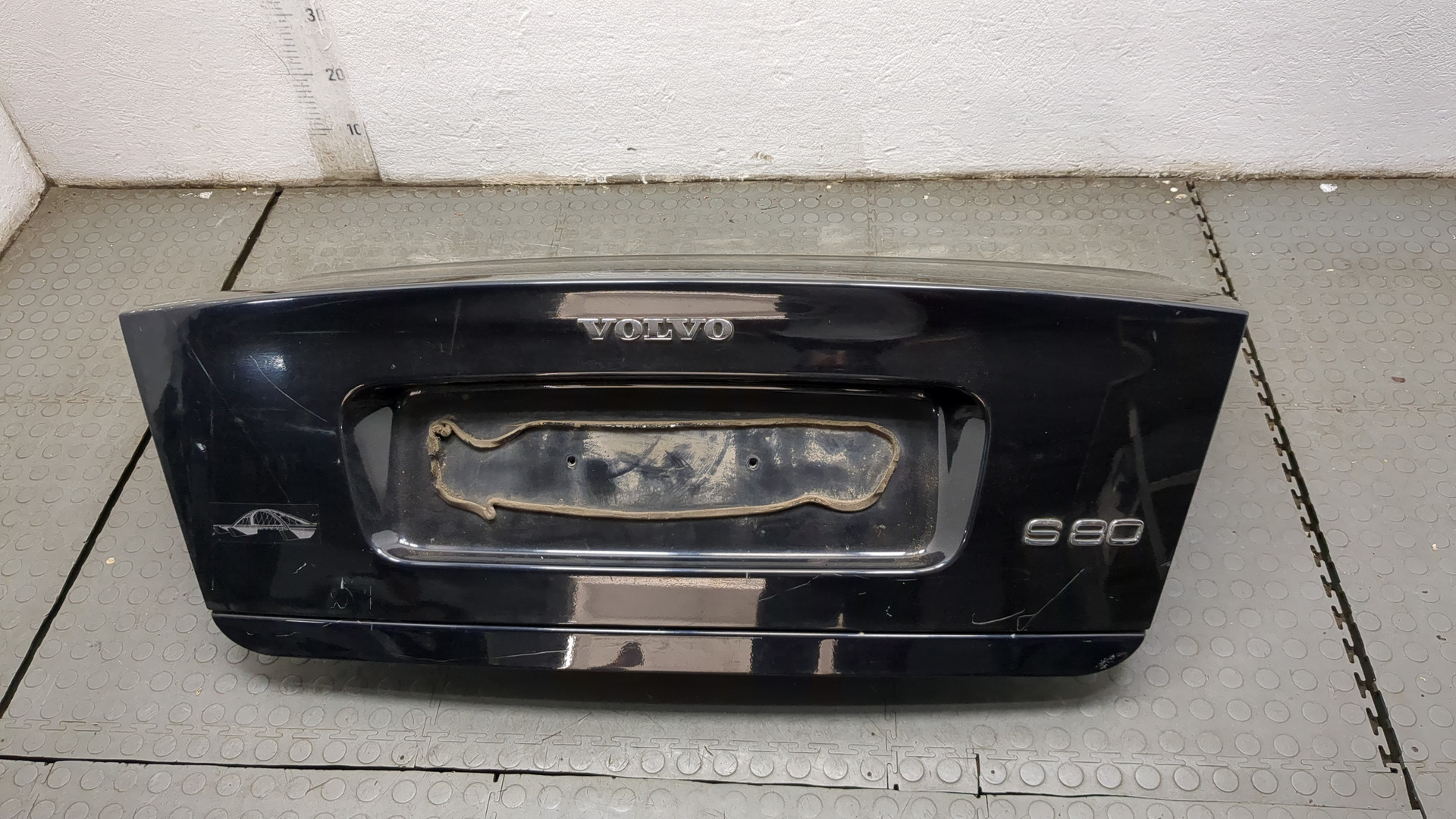 Дверь багажника