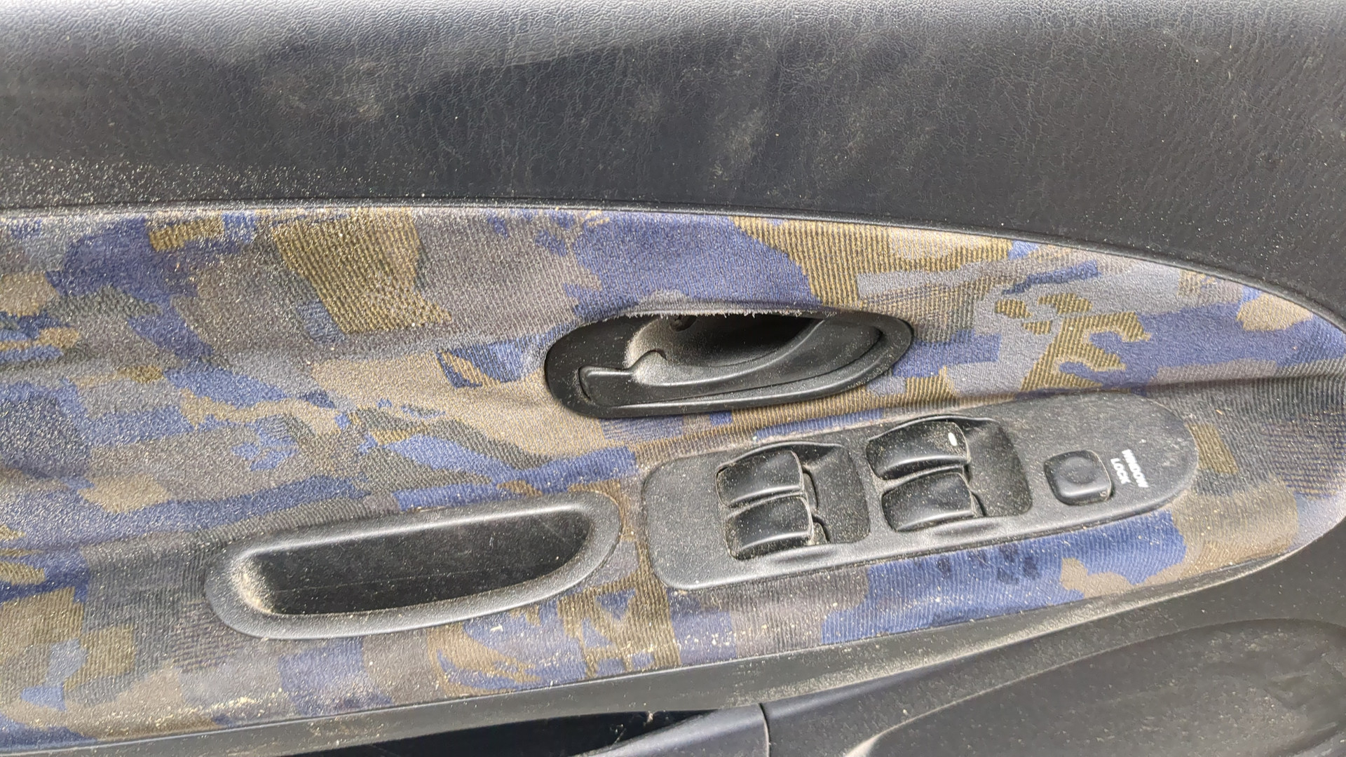 Дверь передняя левая