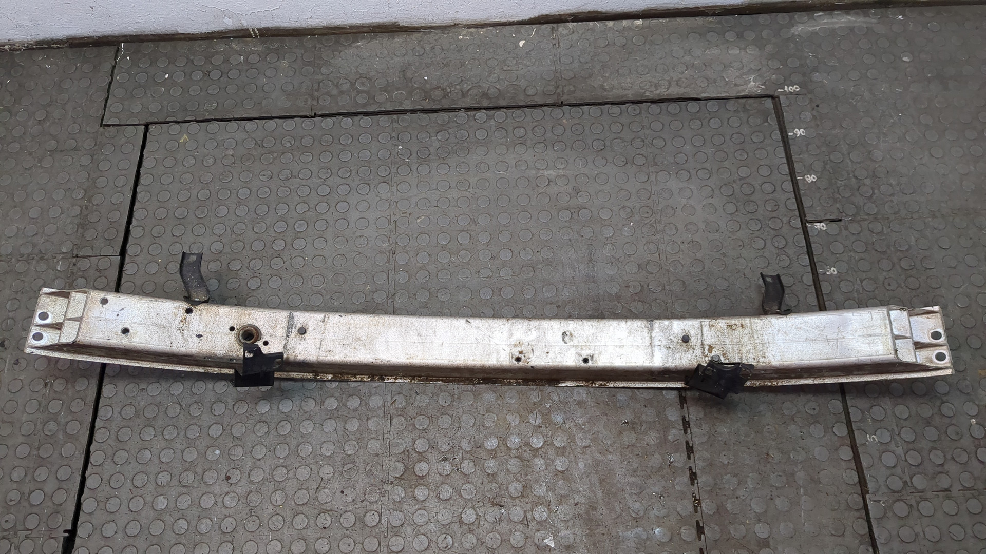 Усилитель переднего бампера