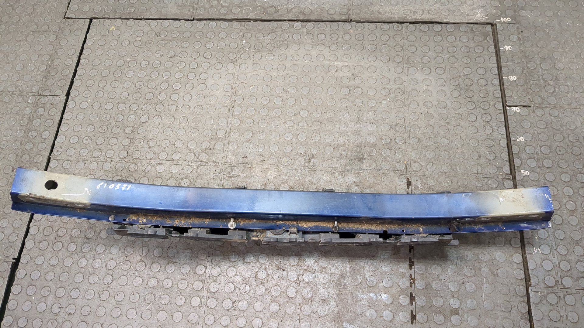 Усилитель переднего бампера