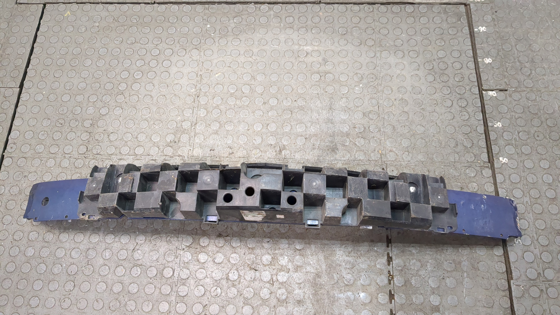 Усилитель переднего бампера