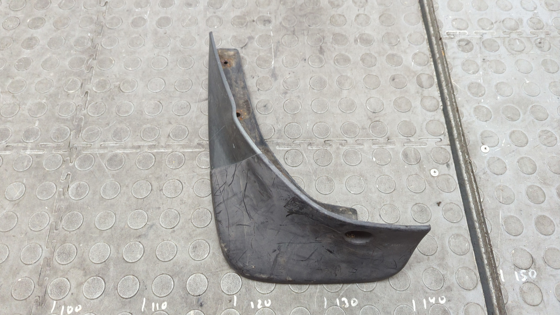 Брызговик задний левый