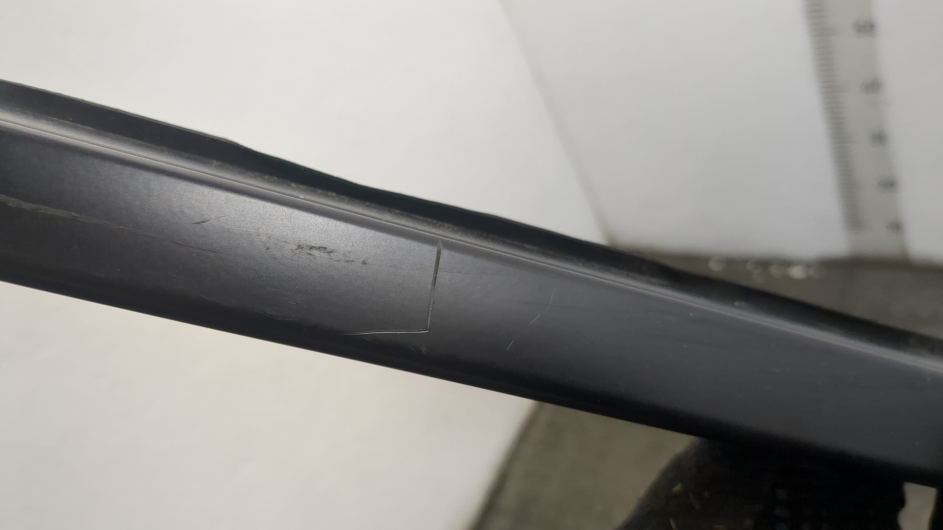 Рейлинг (релинг) левый (планка на крышу)