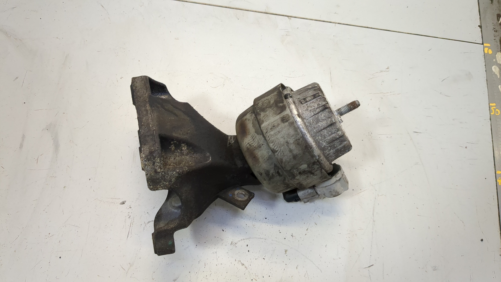 Опора двигателя