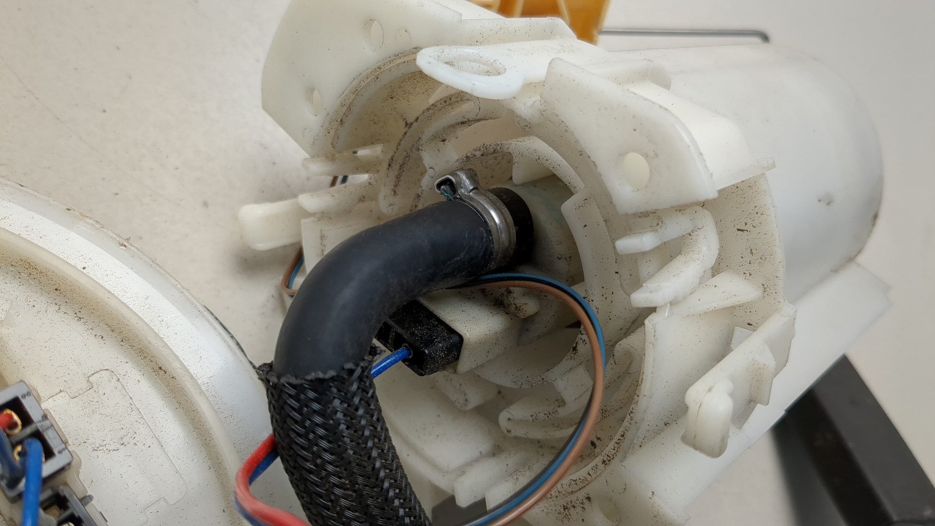 Насос топливный электрический