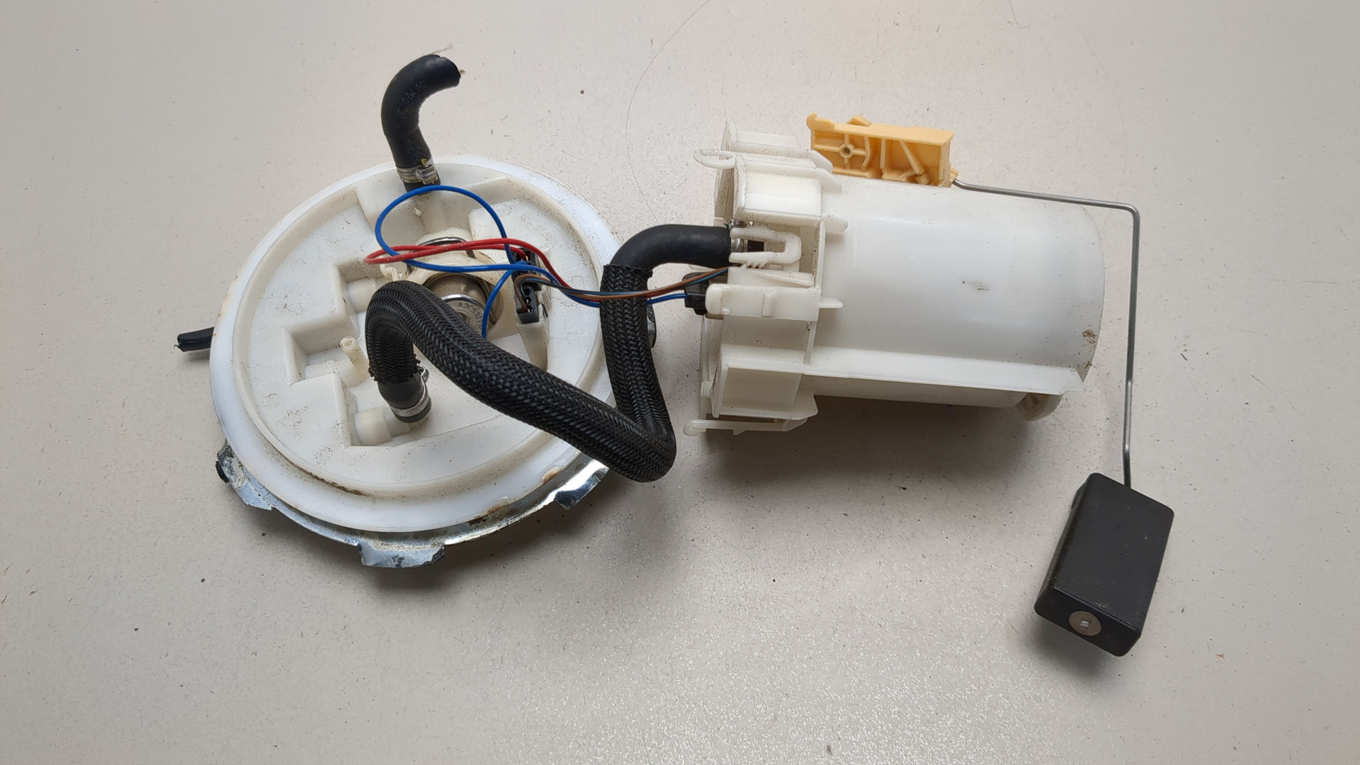 Насос топливный электрический