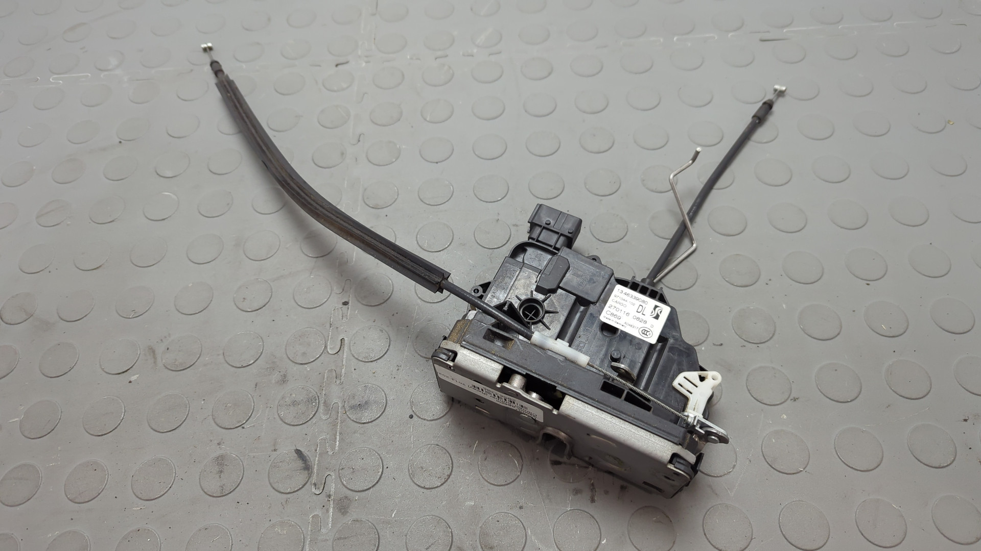 Замок двери задней правой