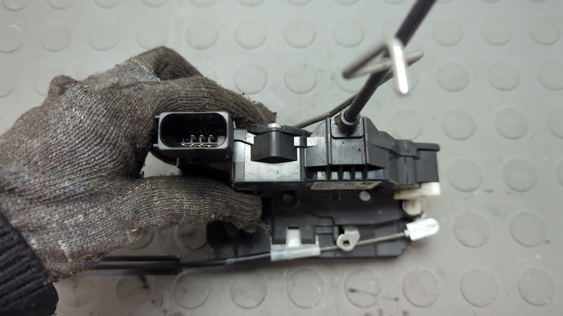 Замок двери задней правой