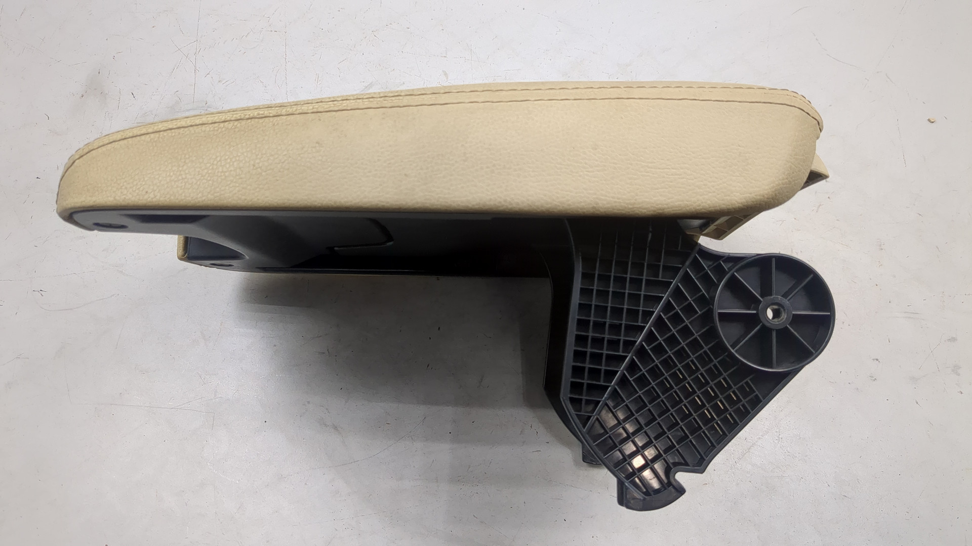 Подлокотник