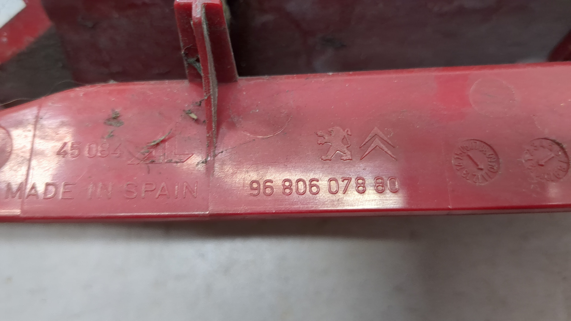 Фонарь задний правый