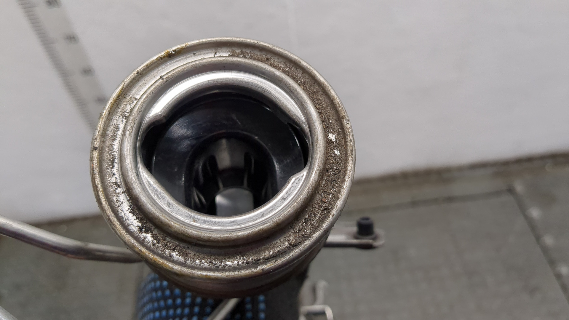 Горловина топливного бака