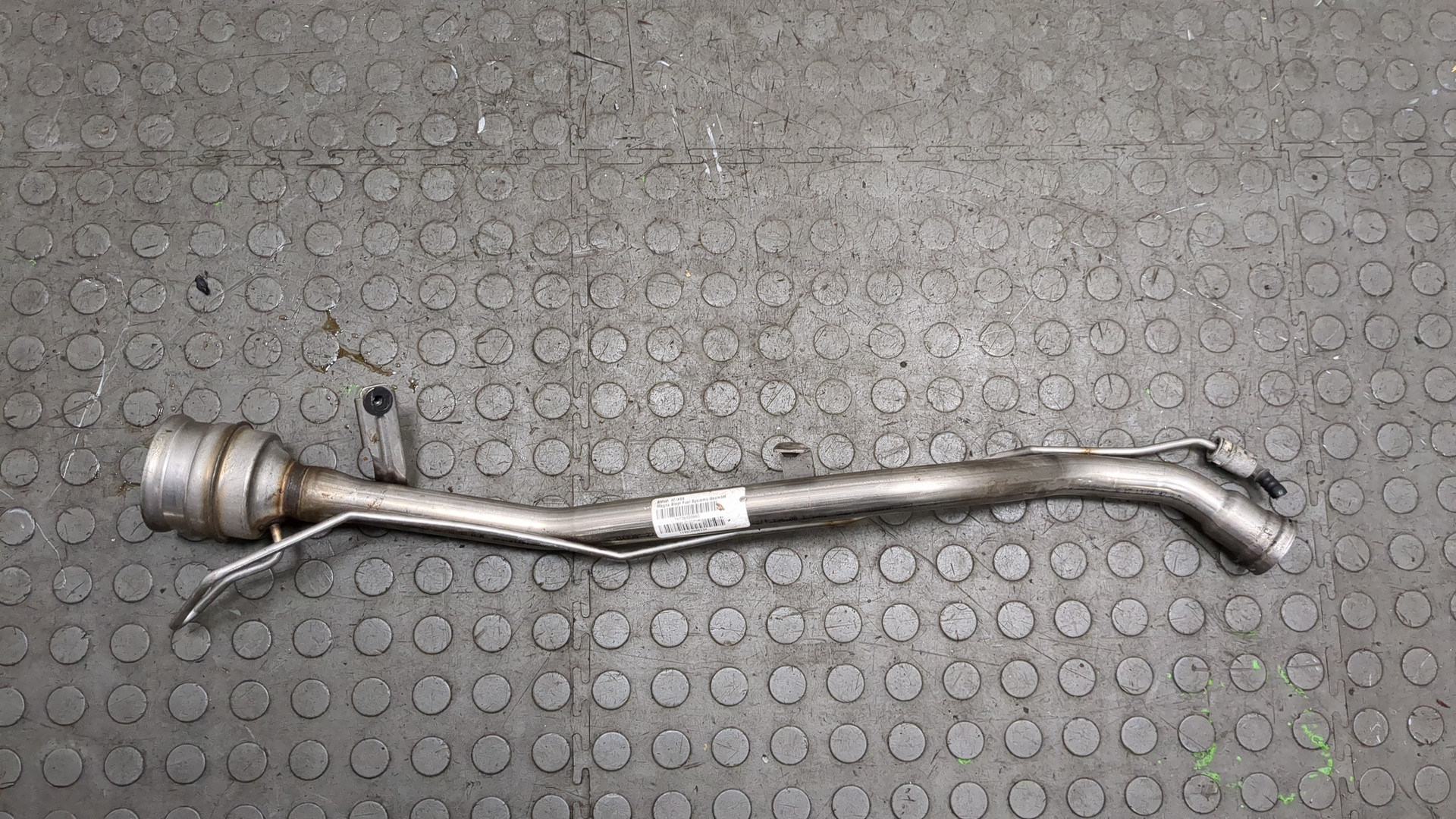 Горловина топливного бака