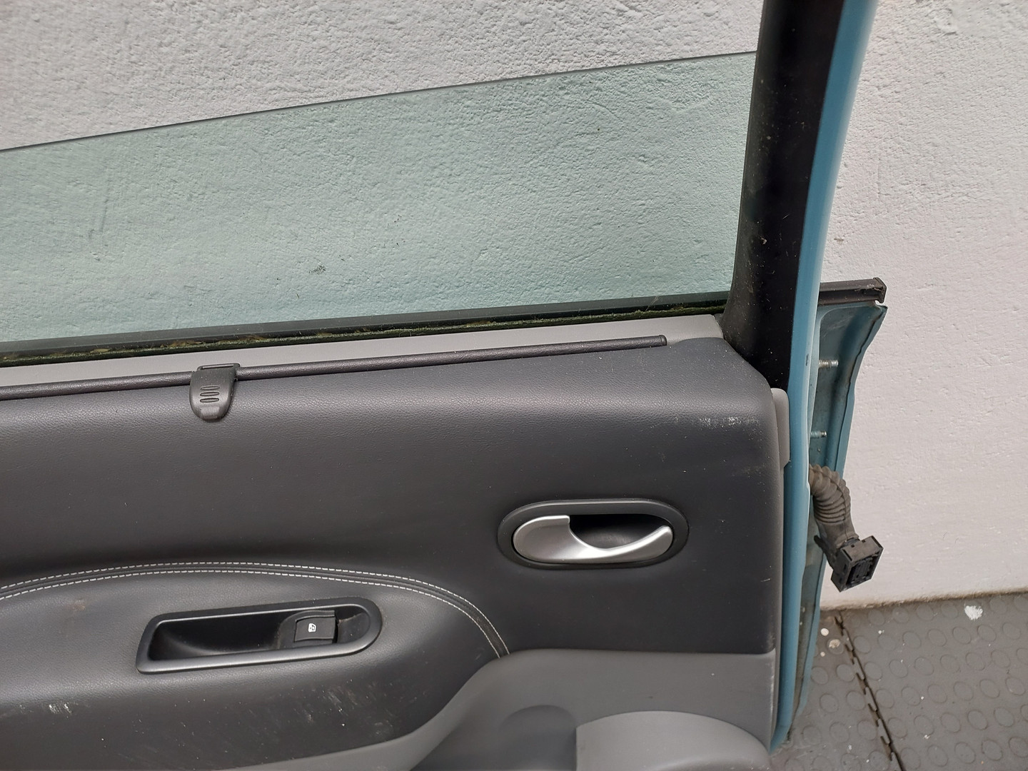 Дверь задняя левая